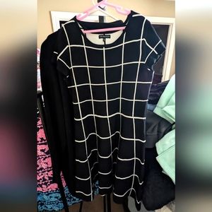 Girls black and white checkered knit dress; size girls XL